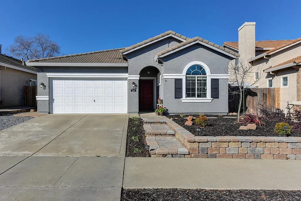 232 Pinecrest Ct photo 1