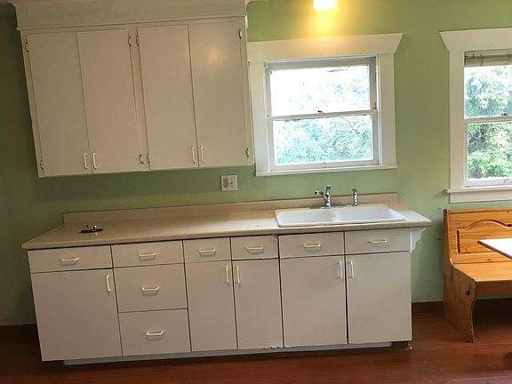 4th image of 1805 Yakima Ave