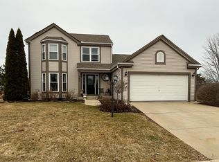 660 E Quail Run, Oak Creek, WI 53154