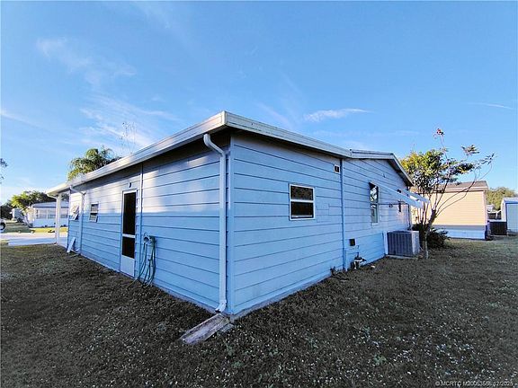 4th image of 2581 SW Pontiac Pl