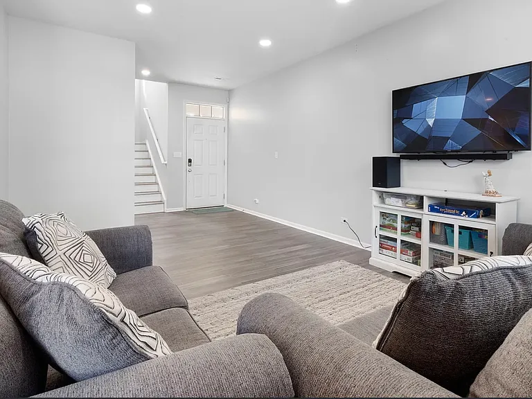 433 Acushnet St — Photo 5