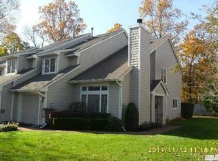 36 Cedar Ridge Ln, Bay Shore, NY 11706