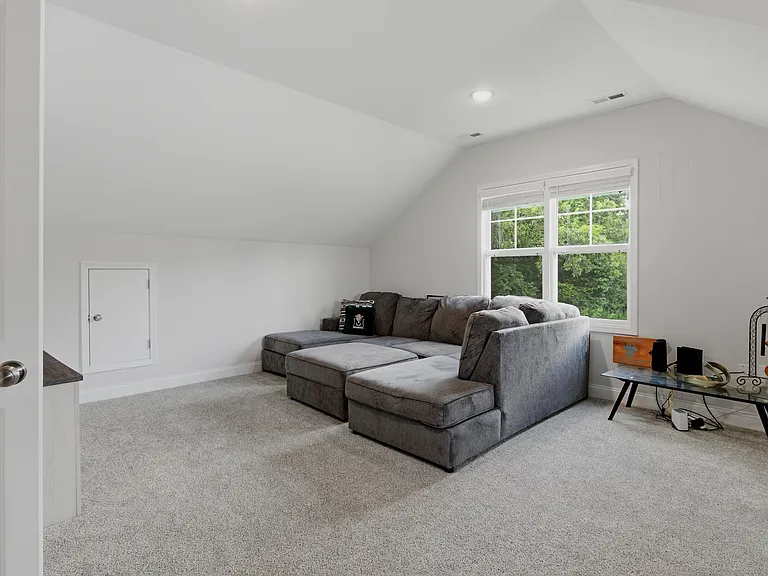 291 Burnside Dr — Photo 44