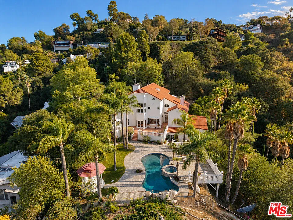 5 bed, 7.0 bath, 5879 sqft, $30,000 — Photo 1