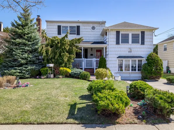 228 McKinley Avenue, Island Park, NY 11558