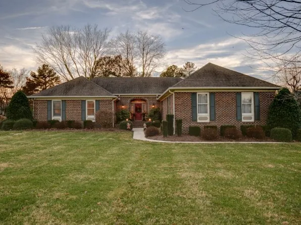 207 Kingsridge Blvd, Tullahoma, TN 37388
