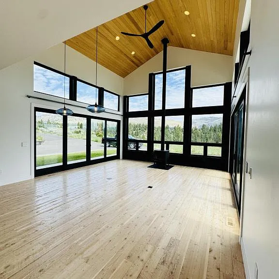 4055 Sunset Ridge Dr — Photo 3