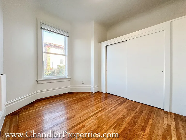 2400-4 Bush St — Photo 10