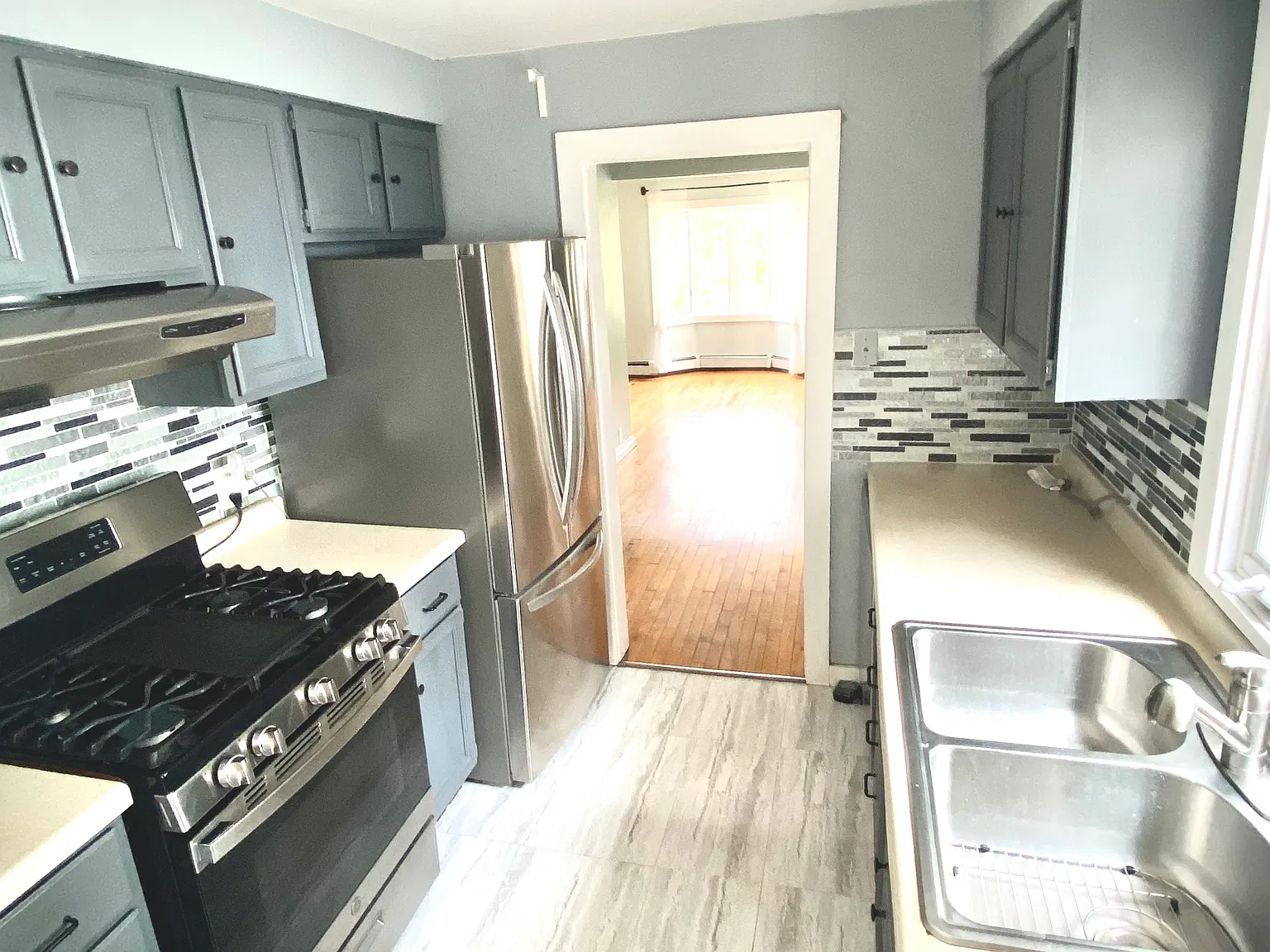 2 bed, 769 sqft, $1,800 — Photo 2