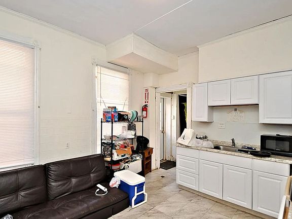 5th image of 317 S High St APT 1