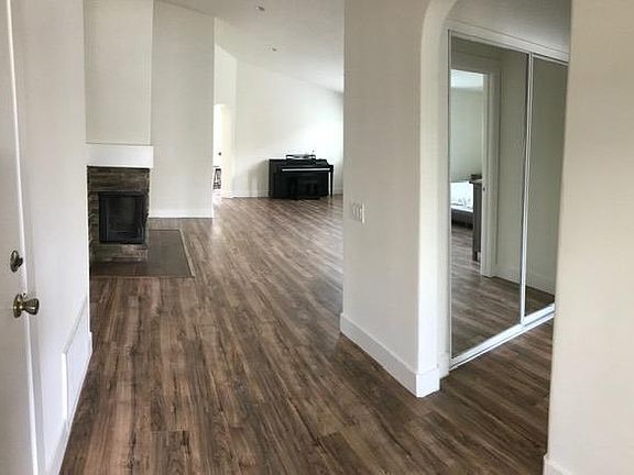 3rd image of 53 N Rollingbrook Cir