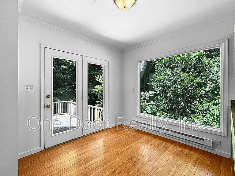 712 Powell St — Photo 12