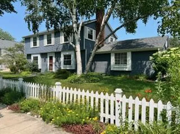 N94W6606 Fieldcrest STREET, Cedarburg, WI 53012