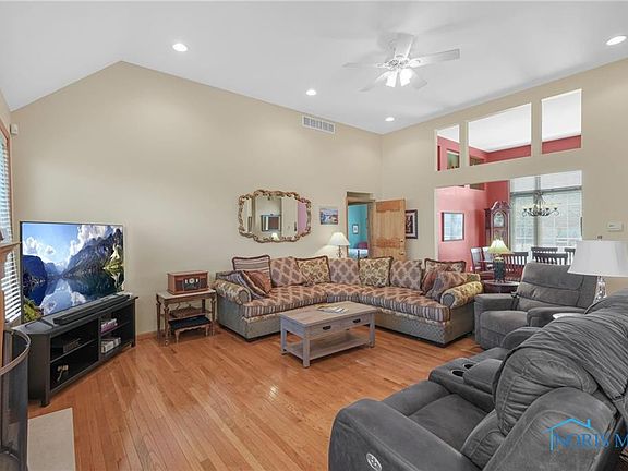5th image of 656 Pine Valley Dr