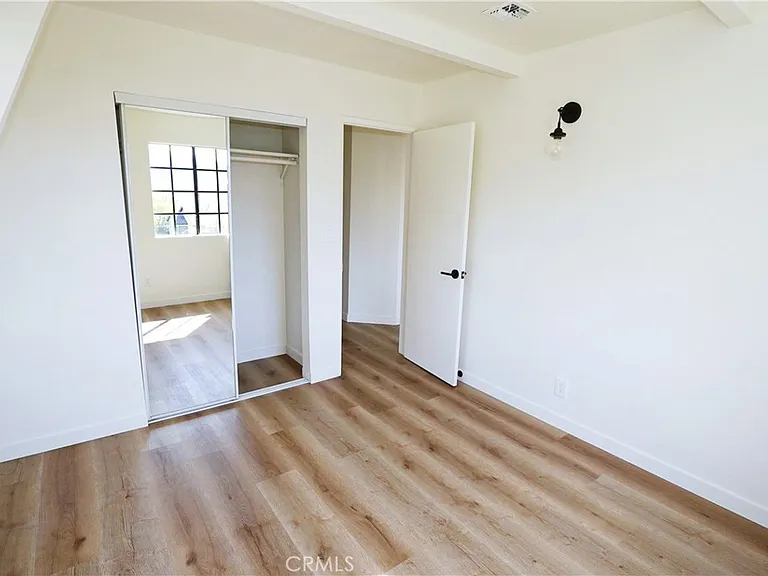 2615 Manhattan Ave — Photo 26