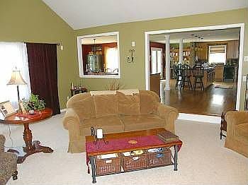 5th image of 1442 Chigwell Ln N