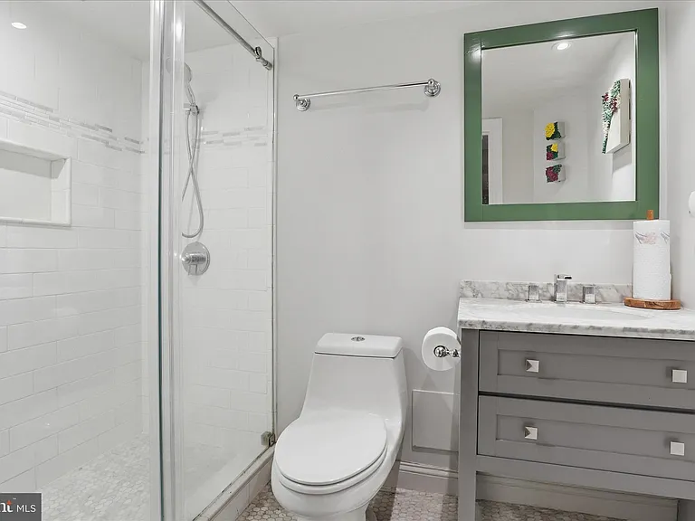2147 S Oakland St — Photo 5