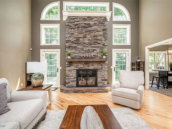 3rd image of 211 Pawnee Ct
