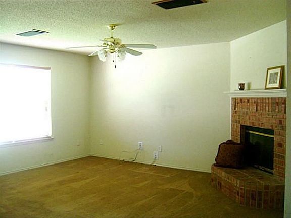 4th image of 429 Cambridge Dr