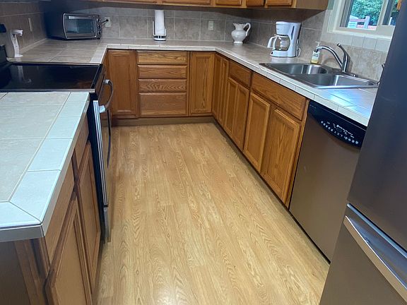 5th image of 1007 Hill Rd