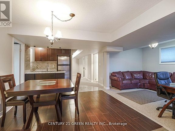 5th image of 2010 Celeste St