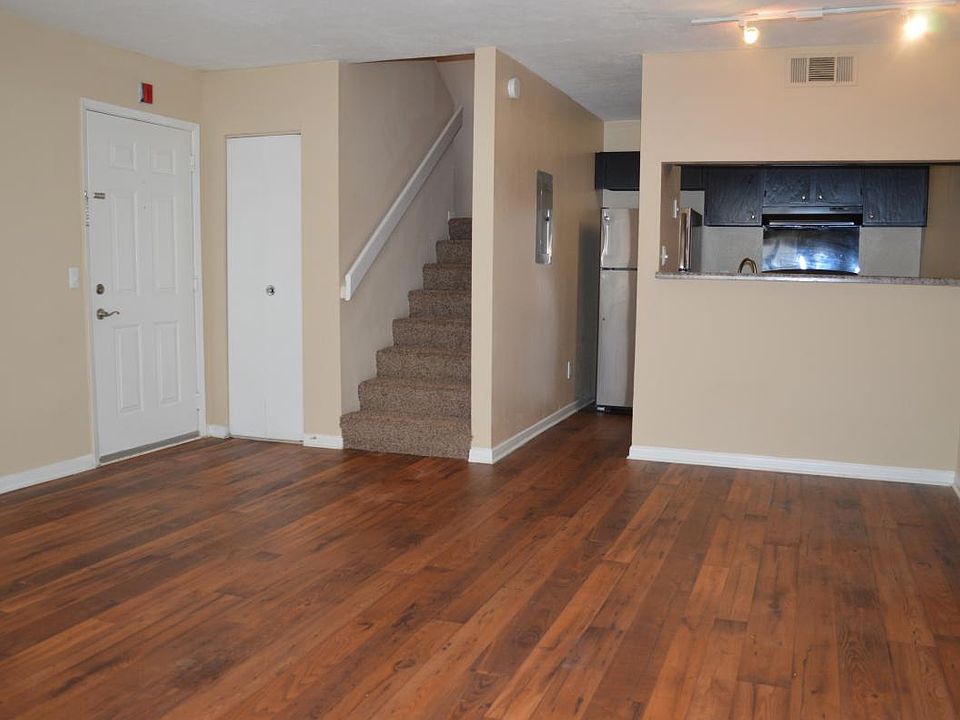 1st image of 208 Club Pkwy