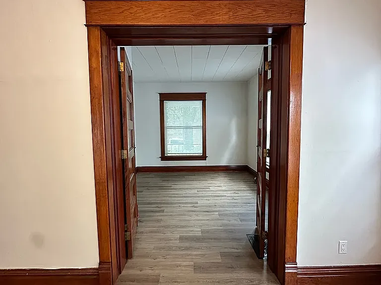 611 1st Ave — Photo 4