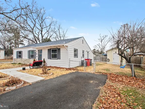 1229 E Longview Dr, Woodbridge, VA 22191