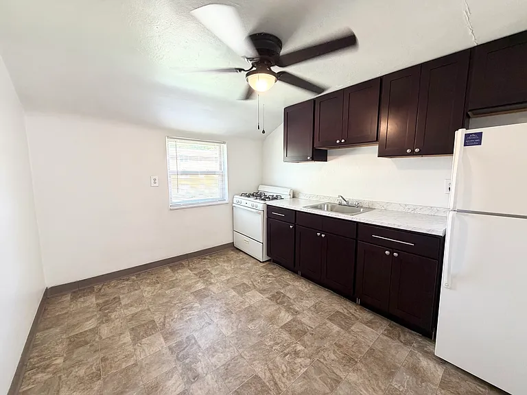 125 Walnut St #3 — Photo 6
