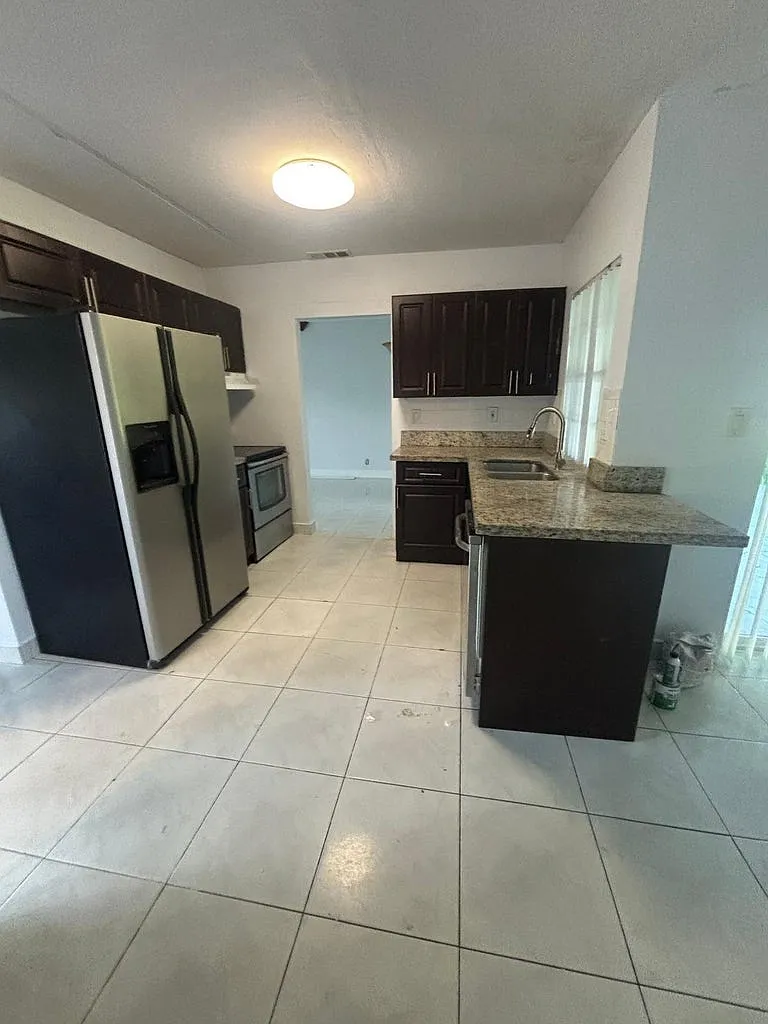 4 bed, 1666 sqft, $3,700 — Photo 4