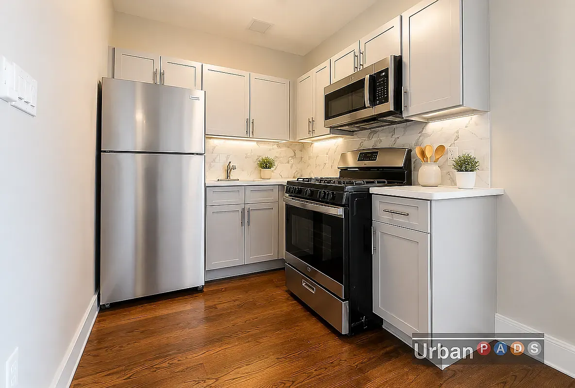 381 De Witt Avenue — Photo 2