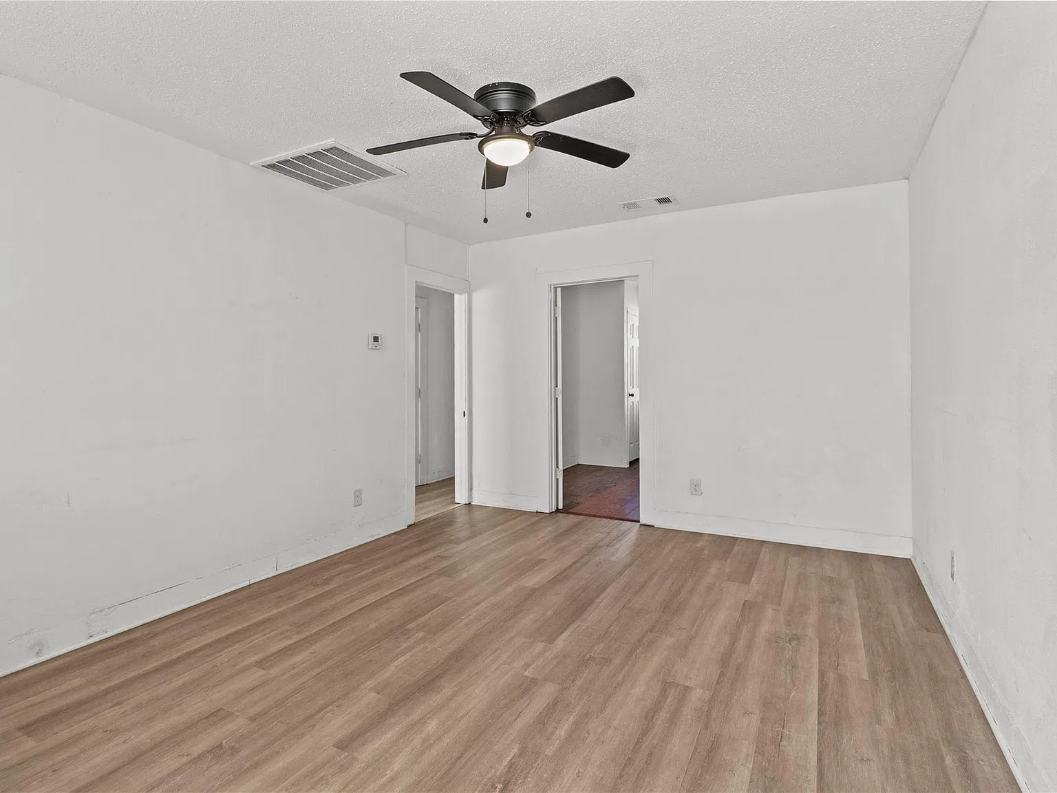 2 bed, 1.0 bath, 728 sqft, $1,300 — Photo 4