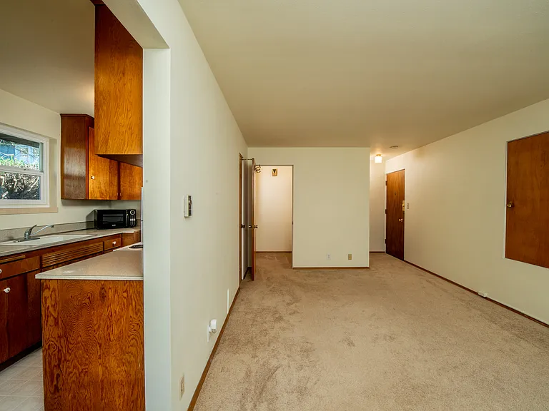 922 10th Ave E #7 — Photo 11