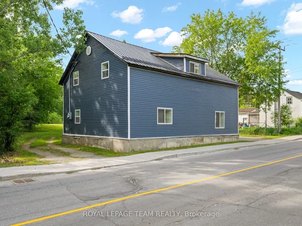 76 South St, Lanark Highlands, ON K0G 1K0