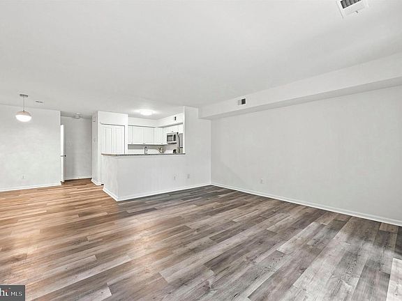 3rd image of 62 Ramsgate Ct Building 211-U-62