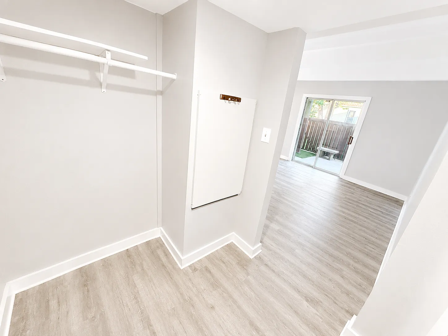 1 bed, 721 sqft, $1,300 — Photo 2