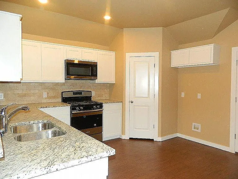 810 Oak Hill Rd — Photo 2
