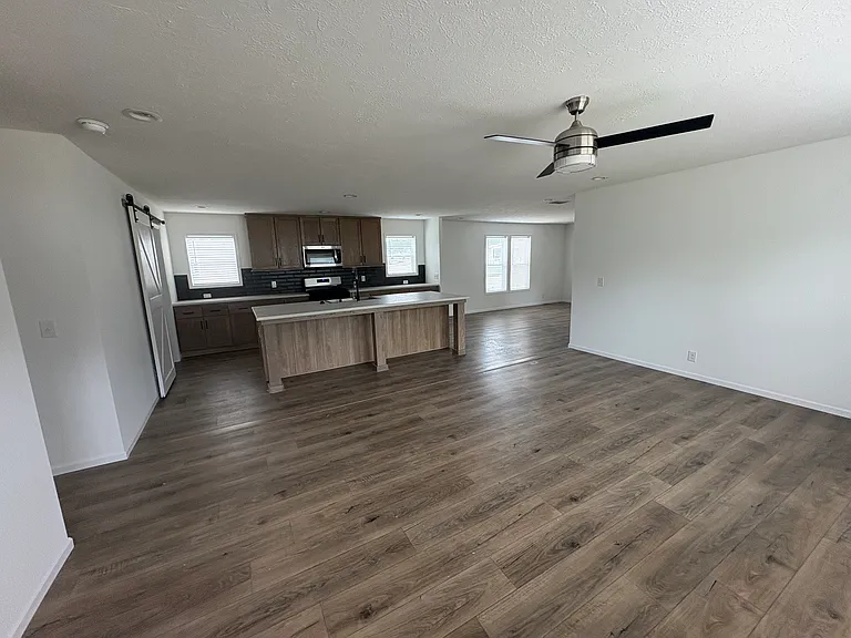 8241 W Cygnes Cir — Photo 2