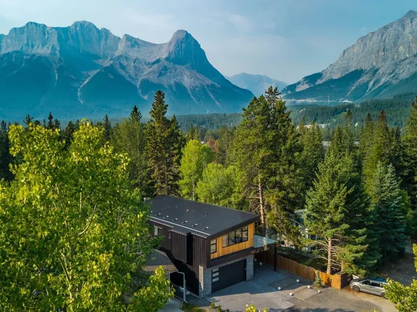 845 14th St, Canmore, AB T1W 1W7