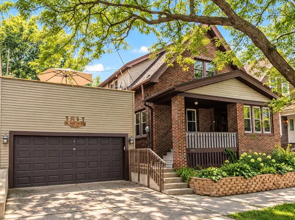 1811 N Astor STREET, Milwaukee, WI 53202
