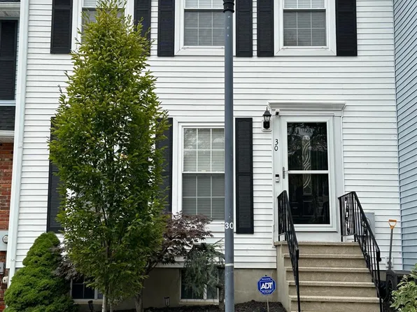 30 Delikat Ln, Sayreville, NJ 08872