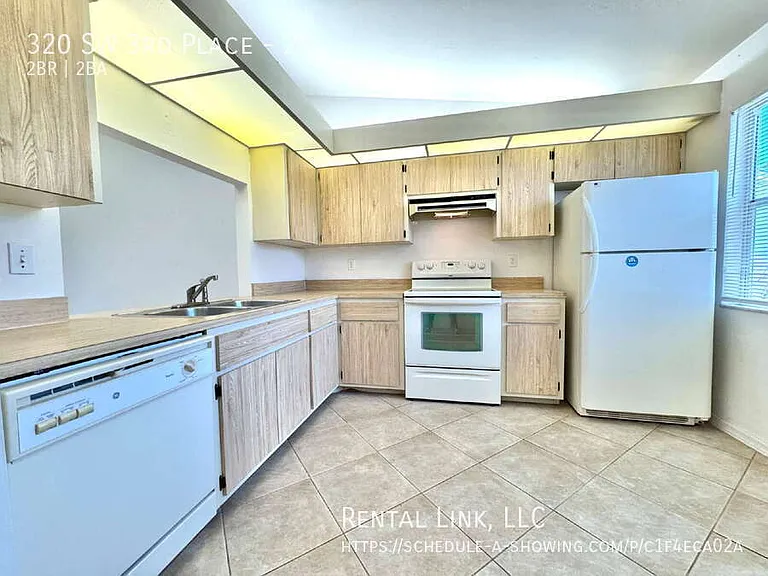 320 SW 3rd Pl #2 — Photo 13