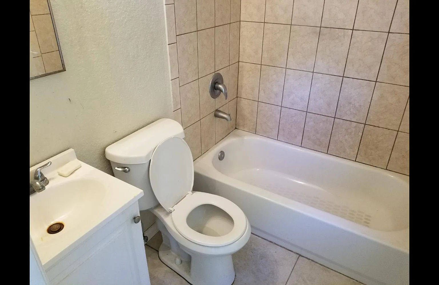 1 bed, 844 sqft, $1,350 — Photo 4