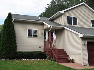 11335 Sunset Blvd, Pinckney, MI 48169