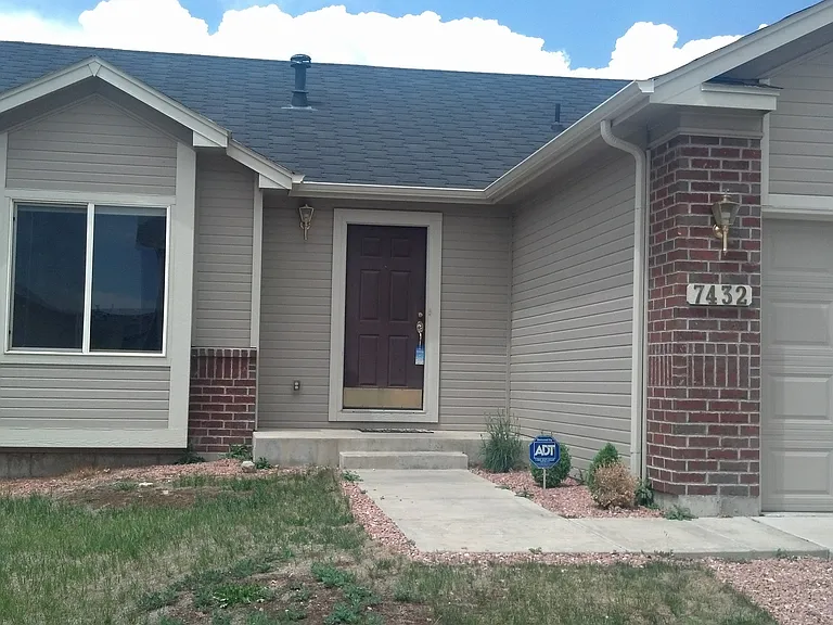 7432 Prythania Park Dr — Photo 1