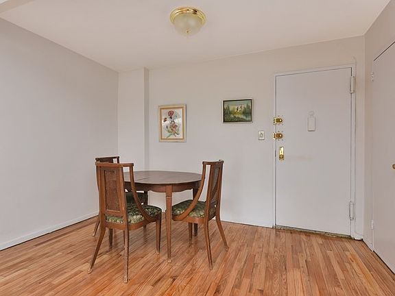 5th image of 2736 Independence Ave APT 2E