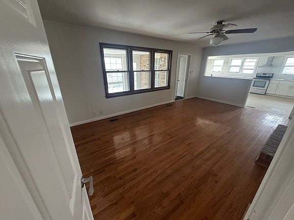 3rd image of 7901 Meadow View Dr