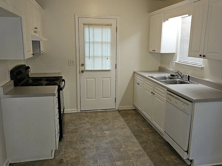 759 Ridgewood Dr — Photo 8