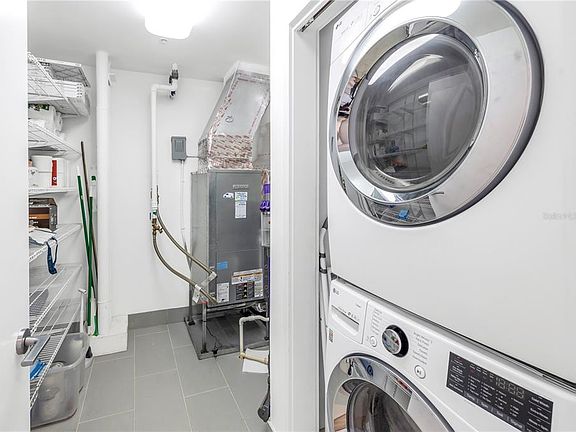 5th image of 175 1st St S APT 1006