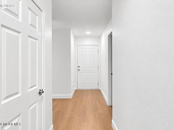 4th image of 127 Evergreen Court